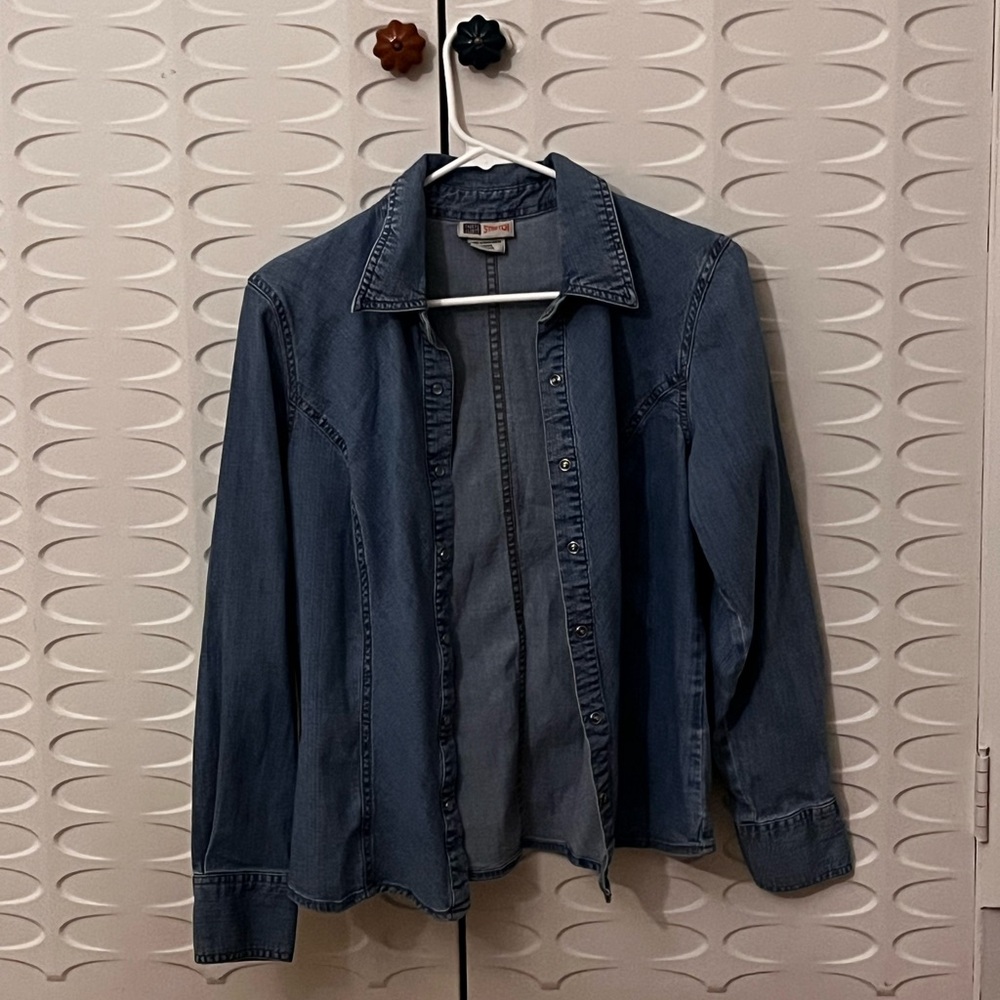 Ladies Faded Glory Light Blue Stretch Denim Button Top, Size M (8/10)